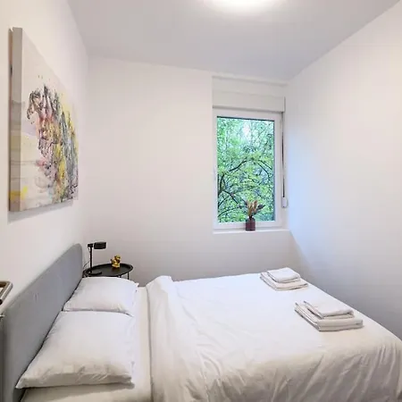 Marshal Dedinje Daire *